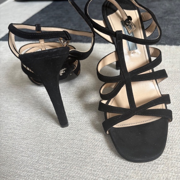 Black prada heels - Picture 2 of 2